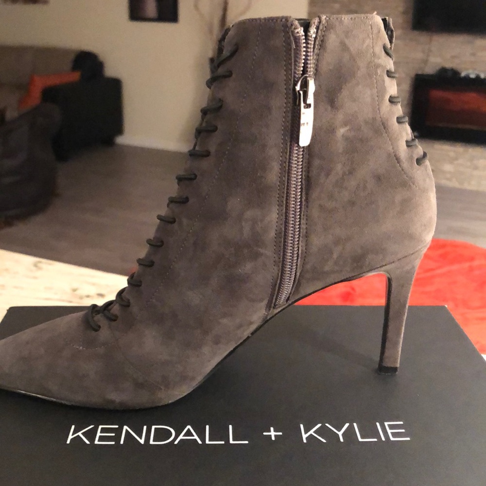 Kendall & Kylie gray suede ankle boots